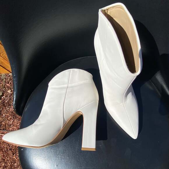 Marc Fisher LTD White Leather Pointed Toe Ankle Booties - Picture 12 of 12